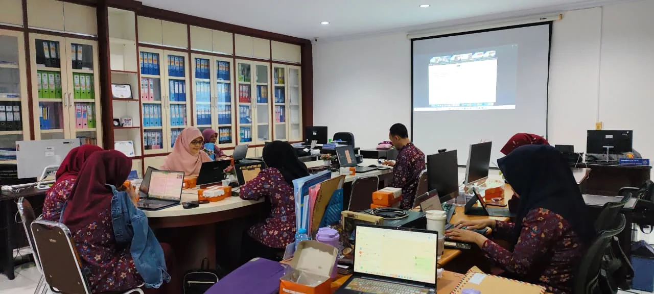 Pendampingan Borang LAM-PTKes: Menyisir Kriteria 3, 4, dan 5 di ruang GKM FKIK unismuh makassar