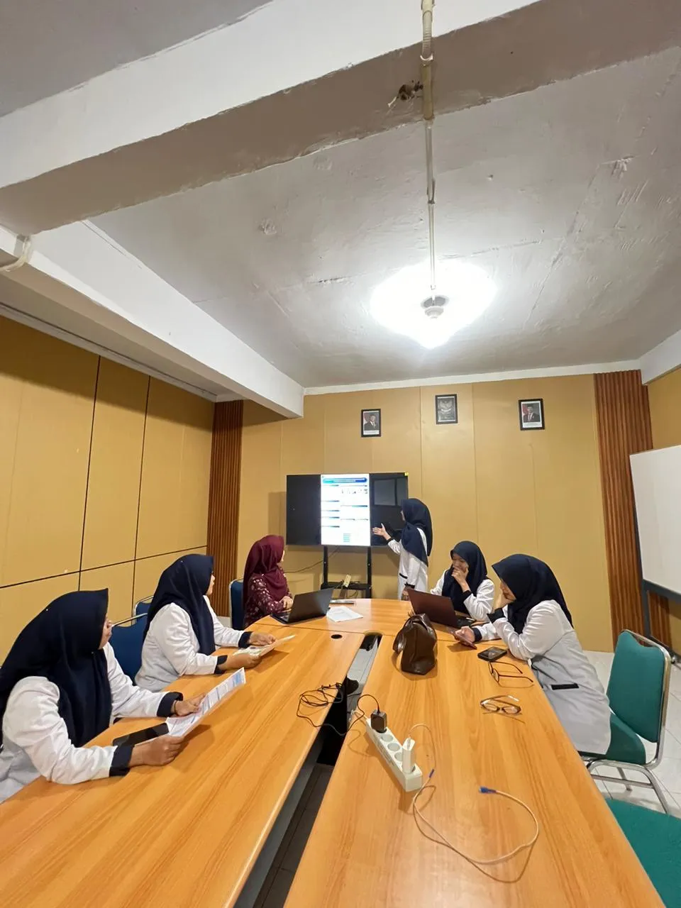 Mahasiswa dan Dosen Prodi Sarjana Kebidanan serta Pendidikan Profesi Bidan Unismuh Makassar Berpartisipasi dalam Kompetisi Ilmiah Nasional Kebidanan PTMA Se-Indonesia
